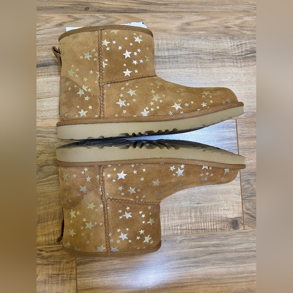 UGG Boots Youth Classic Mini II Stars - Picture 8 of 13